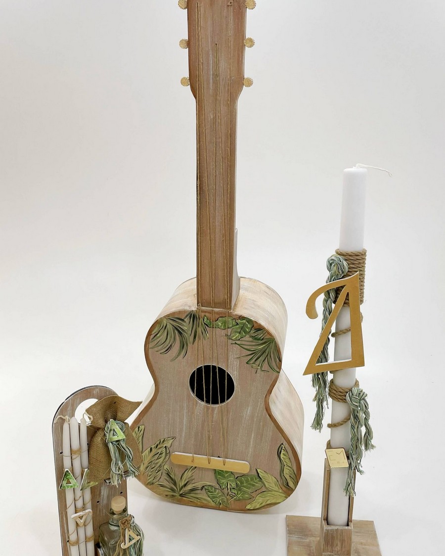 Βαπτιστικό Σετ Forest Guitar με χρώματα καφέ και πράσινο.