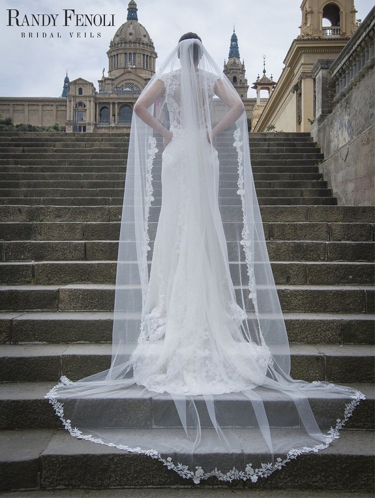 Νυφικό πέπλο μονής στρώσης από απαλό τούλι με κεντημένο σχέδιο λουλουδιών δαντέλας, πέρλες και πούλιες 300cm S701-300--1--SOFT Νυφικό πέπλο μονής στρώσης από απαλό τούλι με κεντημένο σχέδιο λουλουδιών δαντέλας, πέρλες και πούλιες 300cm S701-300--1--SOFT - Image 1