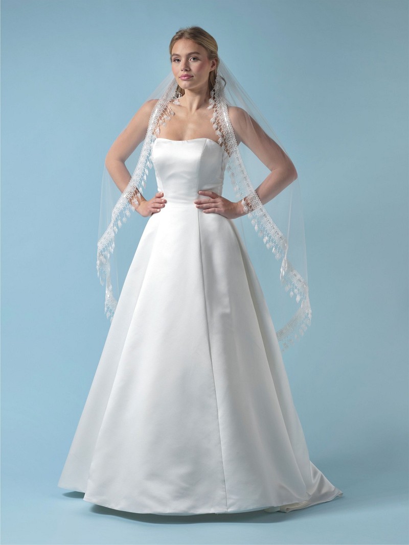 Πέπλο από μαλακό τούλι μονής στρώσης διακοσμημένο με περίγραμμα από κεντημένο κρόσσι σε σχήμα παπύρου 120 cm S440-120--1--SOFT