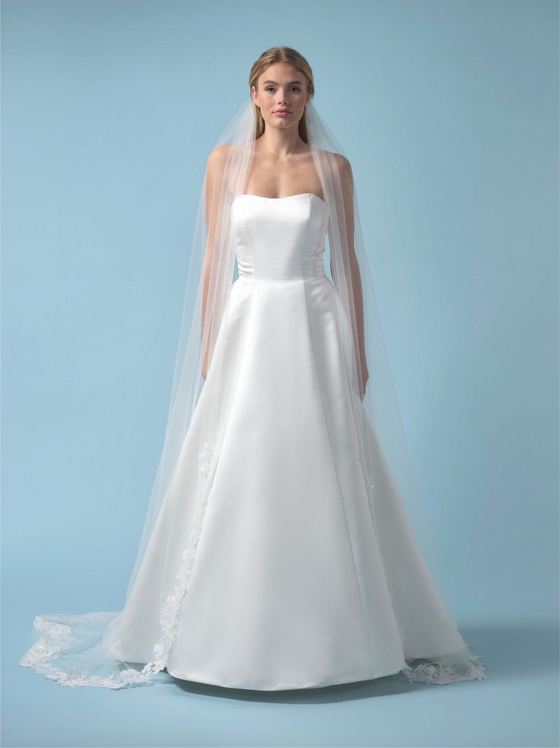 Πέπλο από μαλακό τούλι μονής στρώσης διακοσμημένο με περίγραμμα που έχει κεντημένο λουλούδι και μοτίβο με πούλιες 280 cm S428-280--1--SOFT Πέπλο από μαλακό τούλι μονής στρώσης διακοσμημένο με περίγραμμα που έχει κεντημένο λουλούδι και μοτίβο με πούλιες 280 cm S428-280--1--SOFT - Image 1