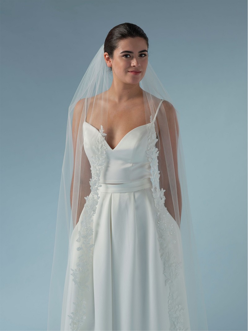 Πέπλο από μεσαίο τούλι μονής στρώσης διακοσμημένο με σχέδιο λουλουδιών και φύλλων στην άκρη του | Μήκος: 300 S446-300--1--MED