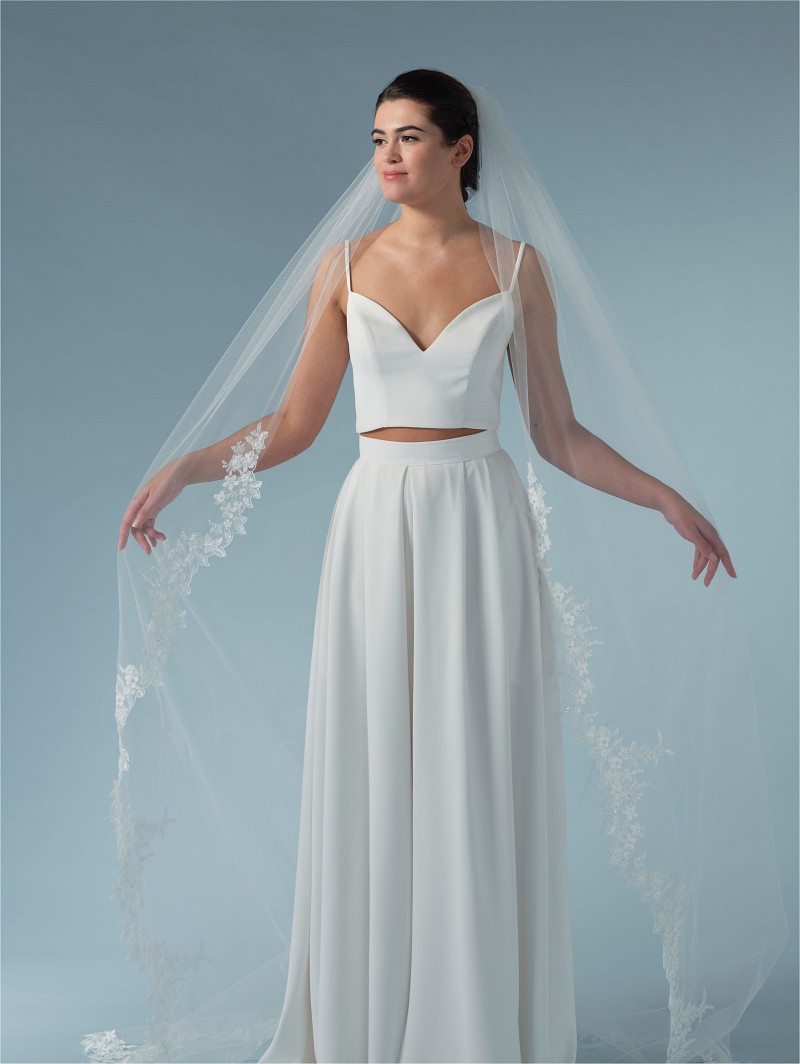 Πέπλο από μεσαίο τούλι μονής στρώσης διακοσμημένο με πολυτελές μοτίβο δαντέλας και πούλιες | Μήκος: 280 cm  S474-280--1--MED