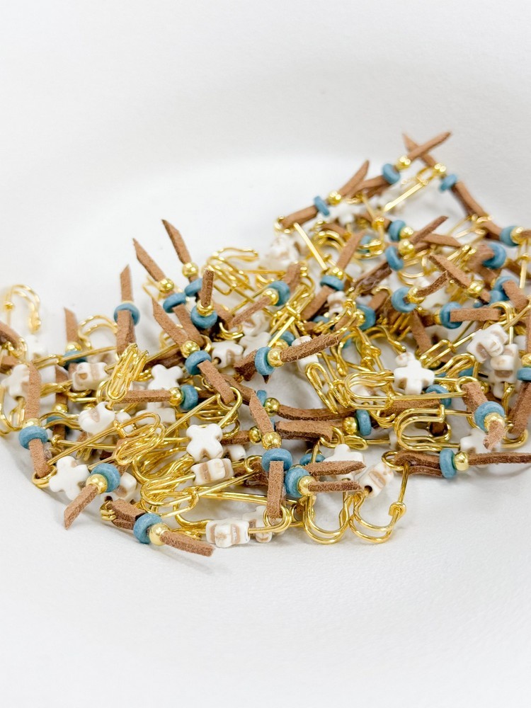 Μαρτυρικό καρφίτσα με χαολίτη σταυρό, και suede κορδόνι και ροδέλα A29 (50τμχ)