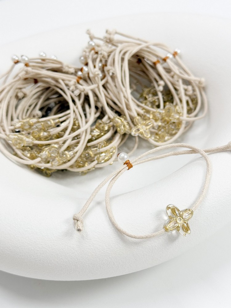 Μαρτυρικό βραχιόλι με ακρυλικό σταυρό σε σχήμα λουλούδι και κερωμένο κορδόνι D35(50τμχ)