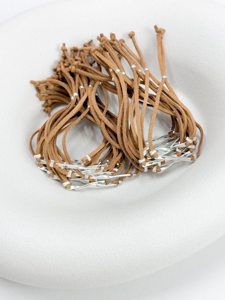 Μαρτυρικό βραχιόλι με ασημί σταυρό και κορδόνι suede D36 (50τμχ)