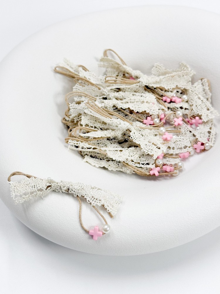 Μαρτυρικό καρφίτσα με  δαντέλα ,πλαστικό σταυρό, και κερωμένο κορδόνι E100 (50τμχ)