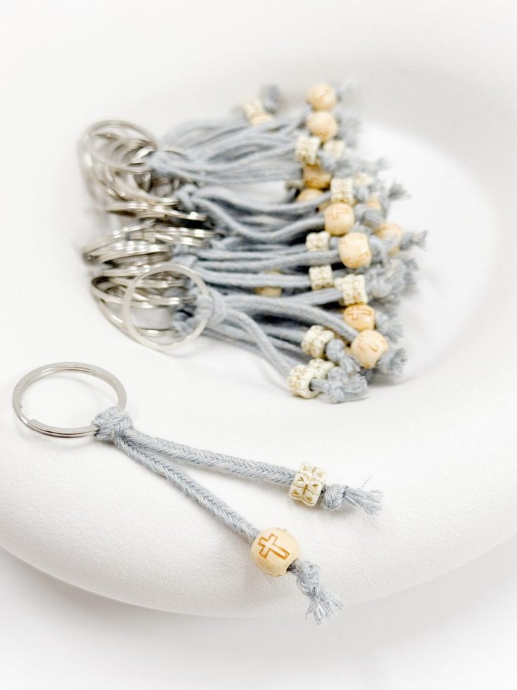 Μαρτυρικό μπρελόκ με ξύλινο σταυρό,ροδέλα και κορδόνι E93 (50τμχ)