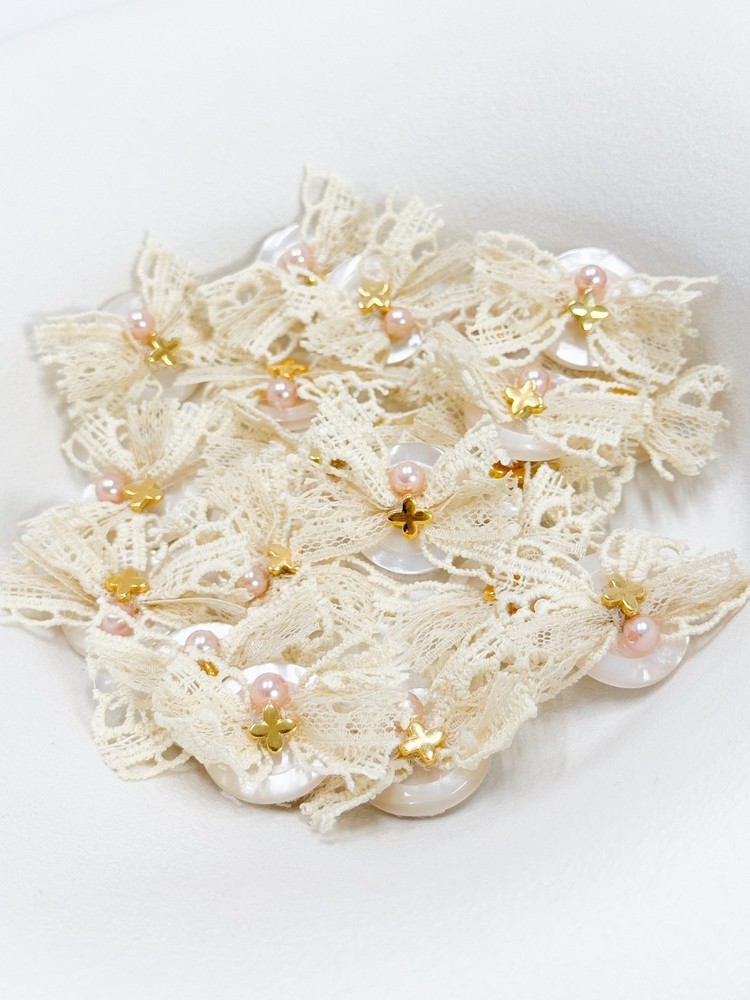 Μαρτυρικό καρφίτσα με επιχρυσωμένο σταυρό ,δαντέλα και πέρλα E98 (50τμχ)