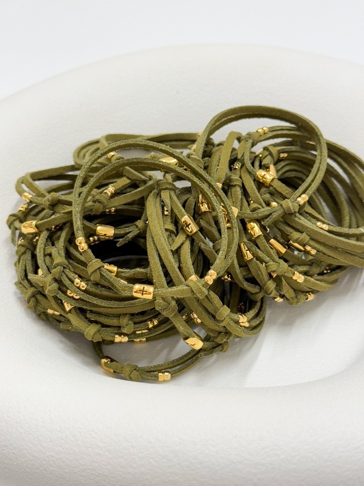 Μαρτυρικό βραχιόλι με επιχρυσωμένο σταυρό, χρυσές ροδέλες και λαδί σουεντ H8 (50τμχ)