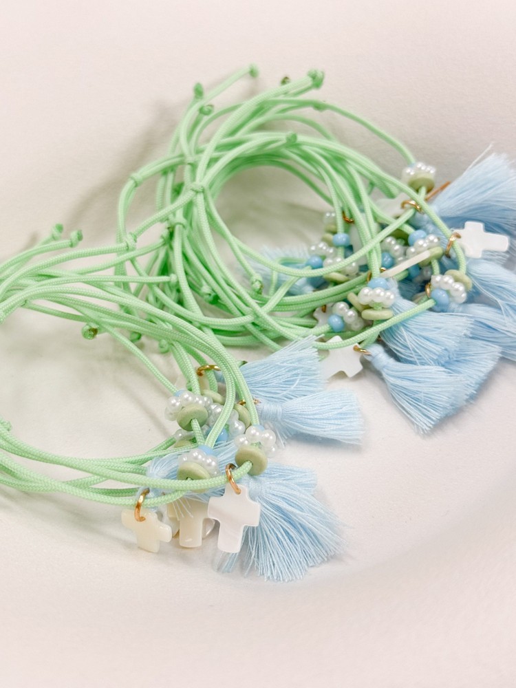 Μαρτυρικό βραχιόλι με φίλντισι σταυρό,ροδέλες και φούντα L58 (50τμχ)