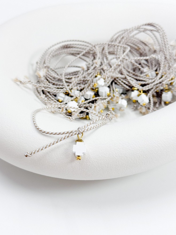 Μαρτυρικό βραχιόλι με ξύλινο λευκό σταυρό και δίχρωμο κορδόνι M81 (50τμχ)