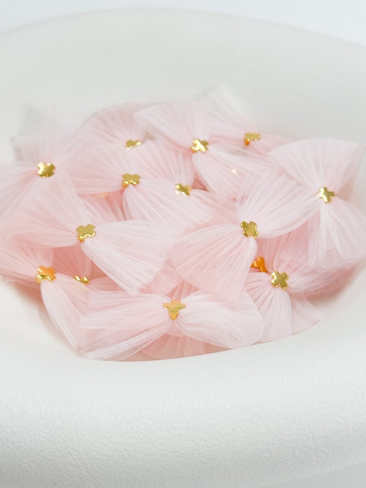 Μαρτυρικό καρφίτσα με επιχρυσωμένο σταυρό και ροζ τούλι U15 (50τμχ)