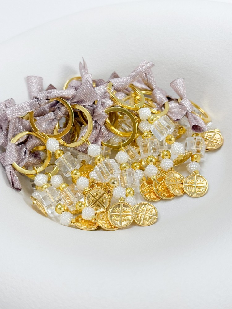 Μαρτυρικό μπρελόκ με επιχρυσωμένο κωνσταντινάτο σταυρό, διάφανο κύβο, χάντρες και φιόγκο από κορδέλα U17 (50τμχ)