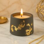 Προηγούμενο Επόμενο Ανάγλυφο Γκρι Βαζάκι με Κερί και Φύλλα Χρυσού 24022Β - Image 2